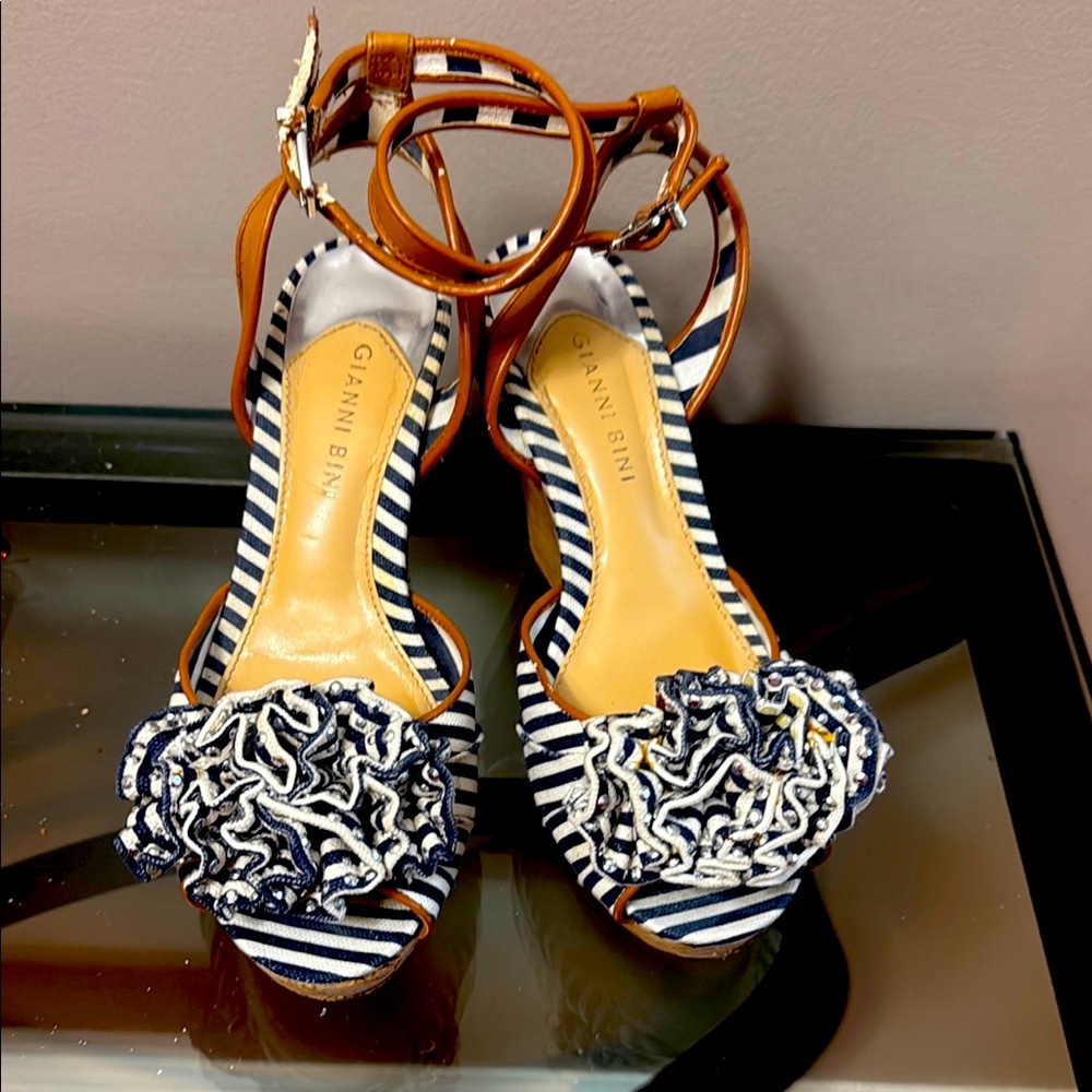 Gianni Bini Striped Navy and Tan Women's Heels